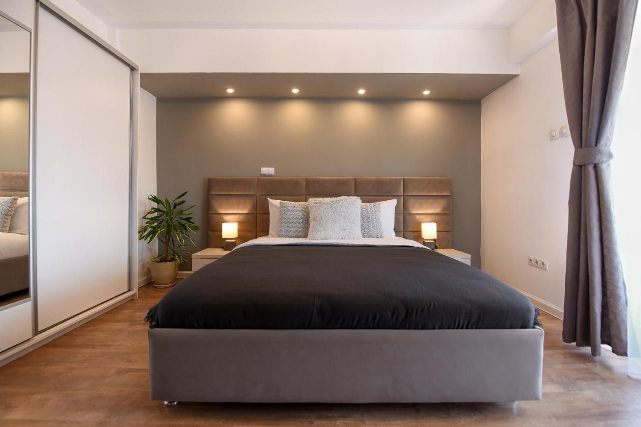 Chic Accommodation With Breathtaking Views Over Calea Victoriei - Your Central Heaven Бухарест Экстерьер фото