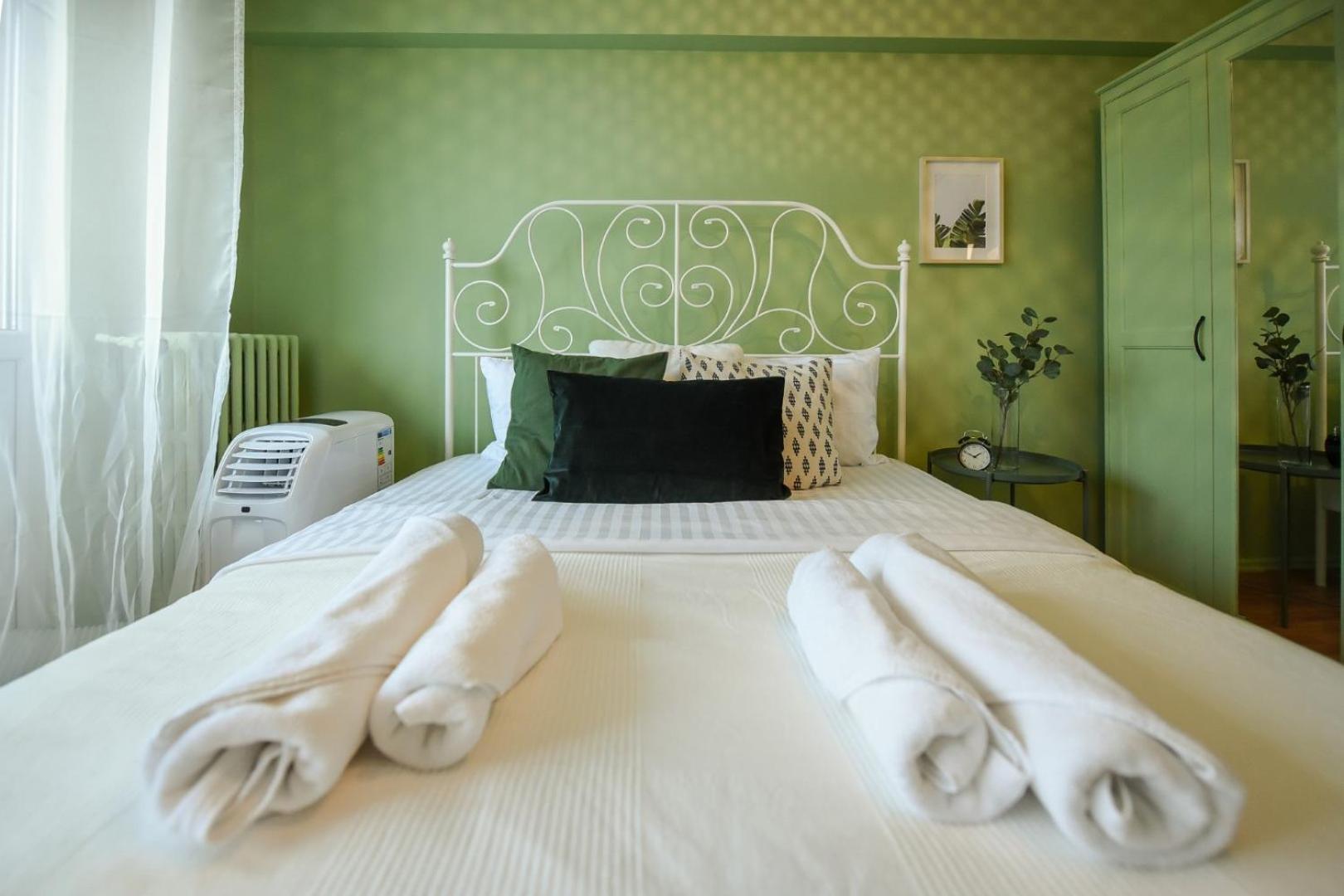 Chic Accommodation With Breathtaking Views Over Calea Victoriei - Your Central Heaven Бухарест Экстерьер фото