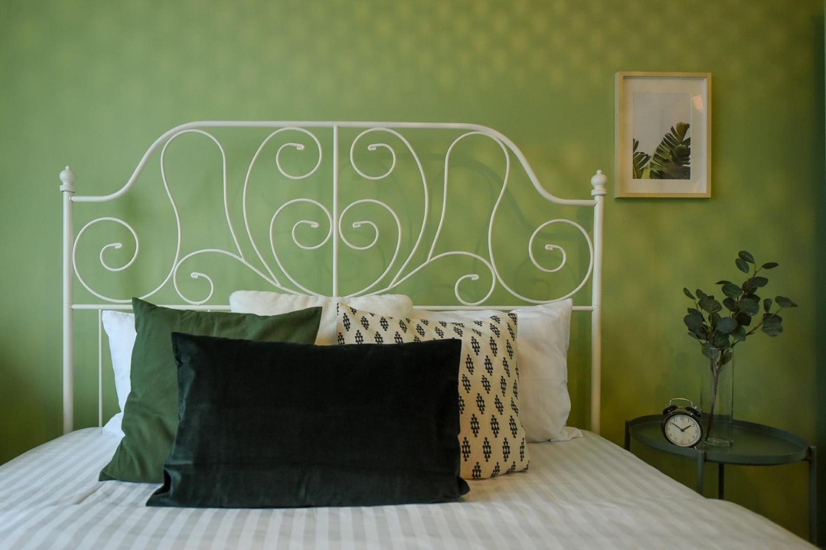 Chic Accommodation With Breathtaking Views Over Calea Victoriei - Your Central Heaven Бухарест Номер фото