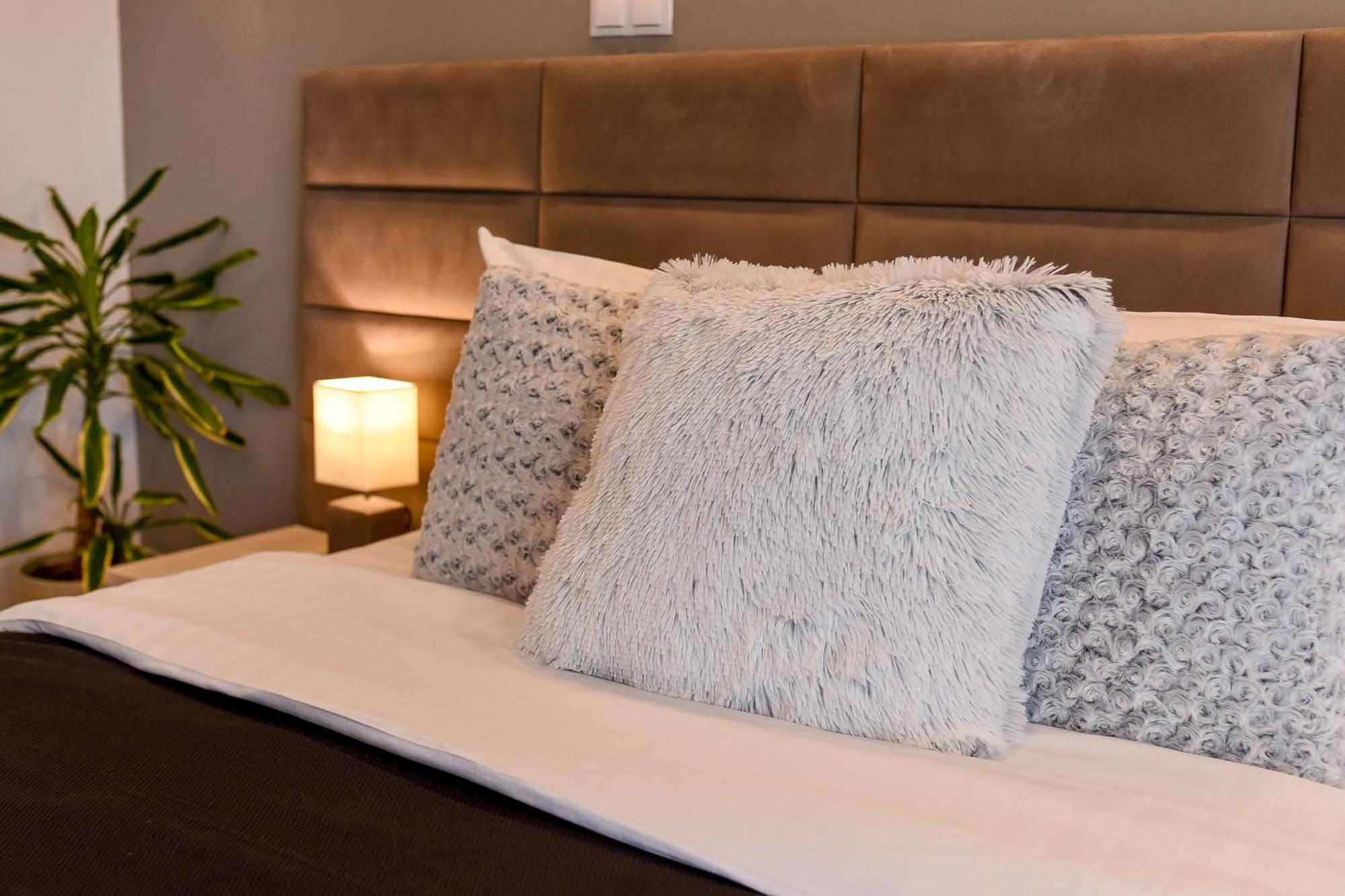 Chic Accommodation With Breathtaking Views Over Calea Victoriei - Your Central Heaven Бухарест Экстерьер фото